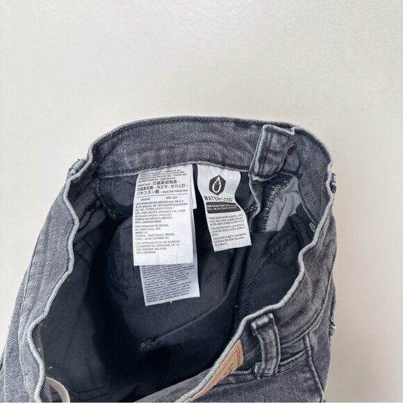 Levi's Womens Size 25 High Waisted Mom Jeans - Picture 10 of 16